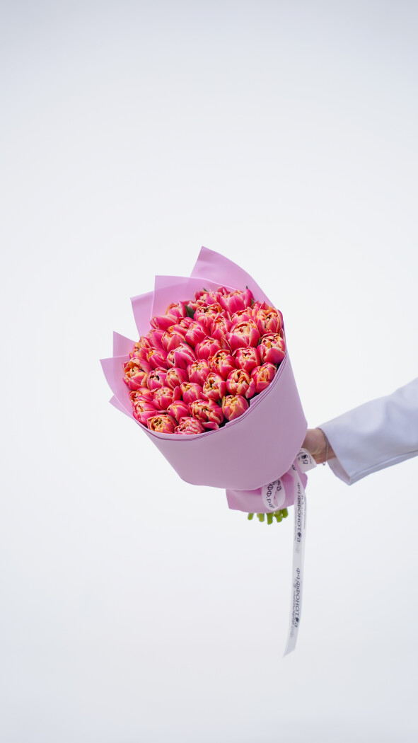 35 пионовидных тюльпанов в оформлении №360