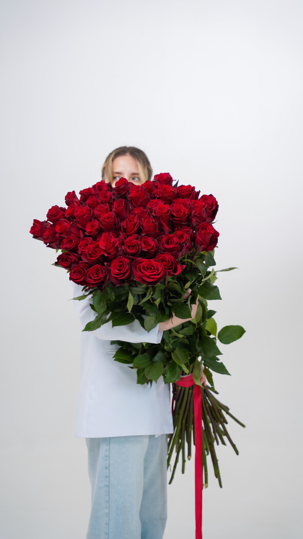 51 красная метровая роза под ленту №50