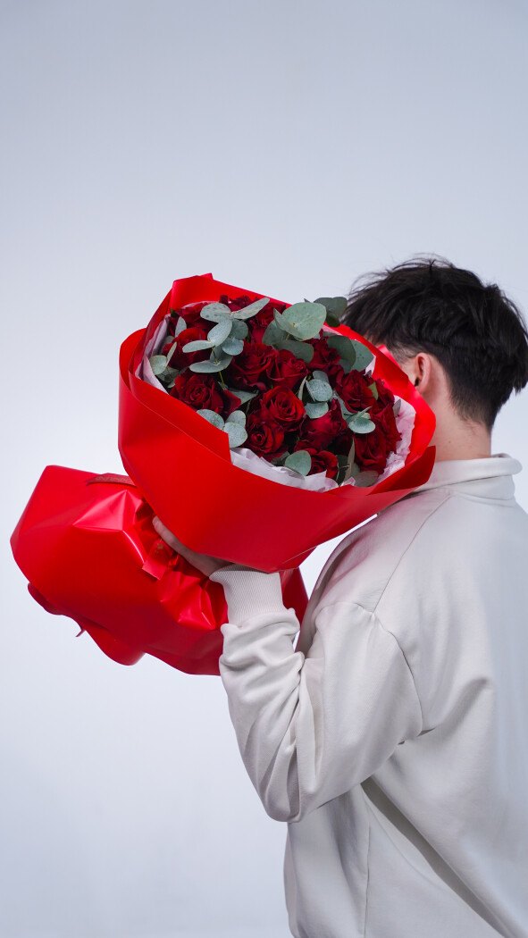 19 красных роз в оформлении №352