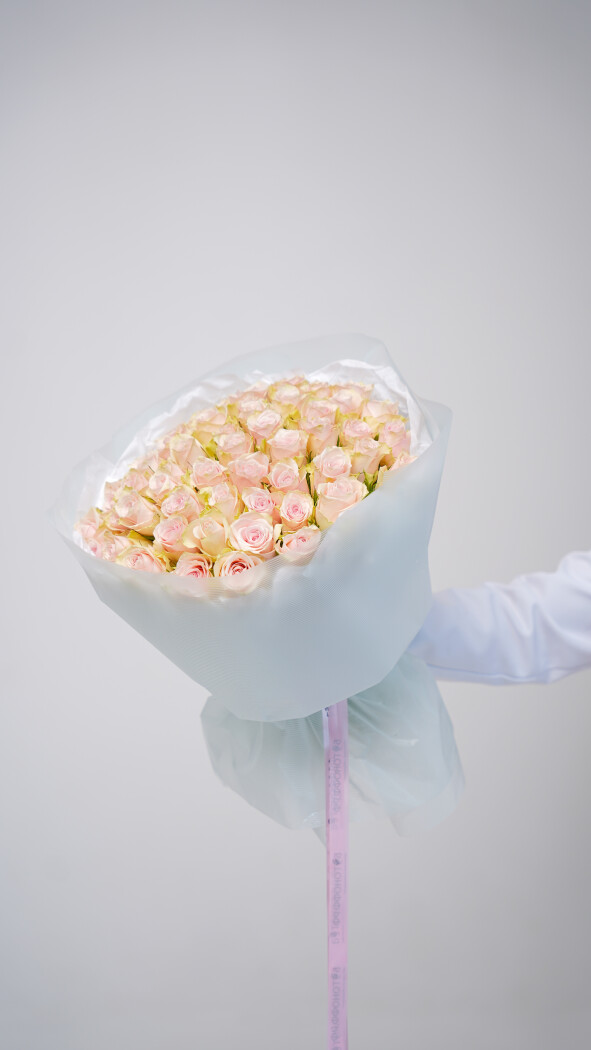 51 нежно-розовая роза в оформлении №38