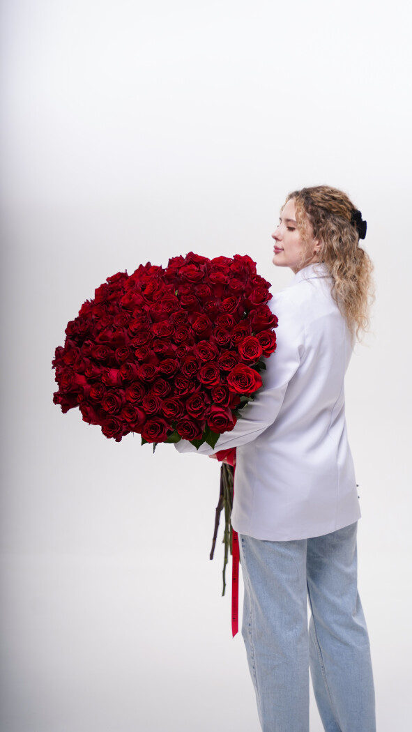101 красная метровая роза под ленту №51