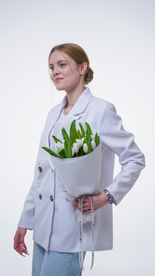 15 белых тюльпанов в оформлении №363