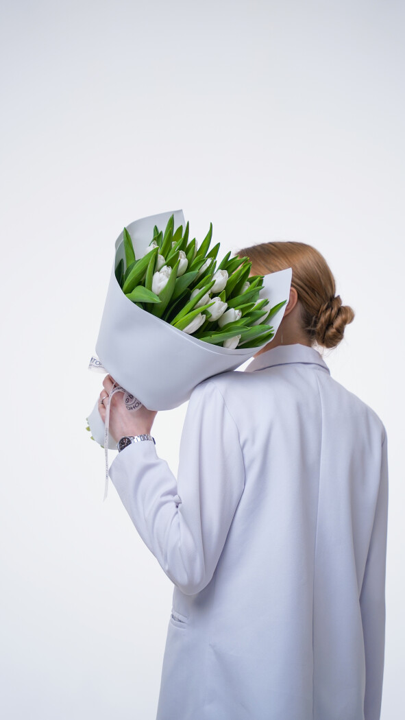 25 белых тюльпанов в оформлении №364