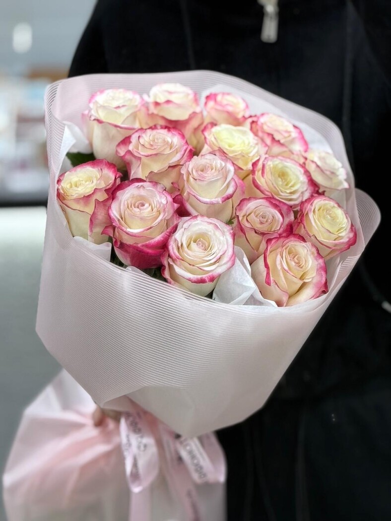 15 роз микс в оформлении №390 (tovar_390)