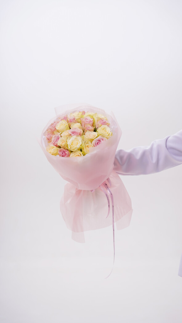 25 роз микс в оформлении №330