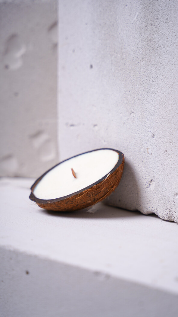 Ароматическая свеча в кокосе 2