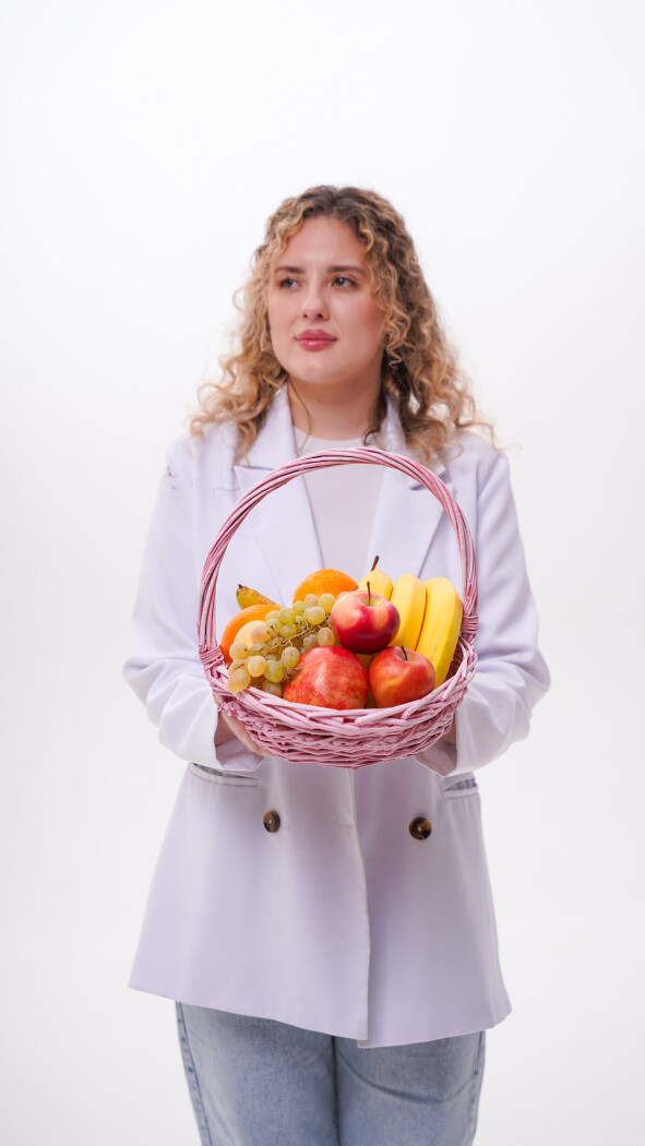 Подарочная корзина с фруктами