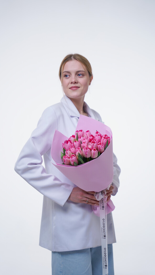 25 розовых тюльпанов в оформлении №379