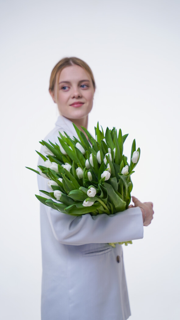 Охапка белых тюльпанов №384