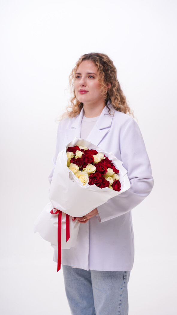 25 роз микс в оформлении №316