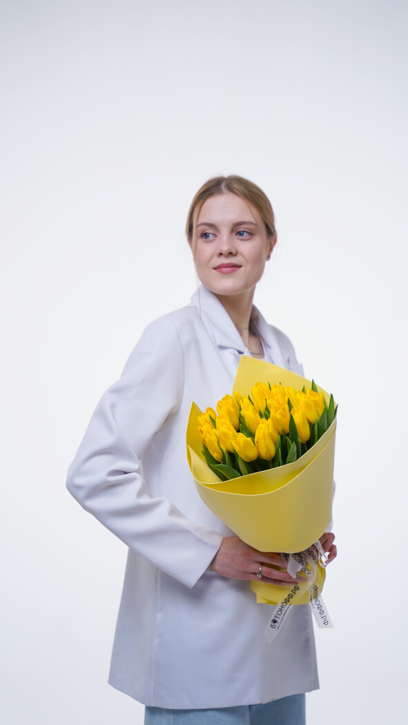 25 желтых тюльпанов в оформлении №369