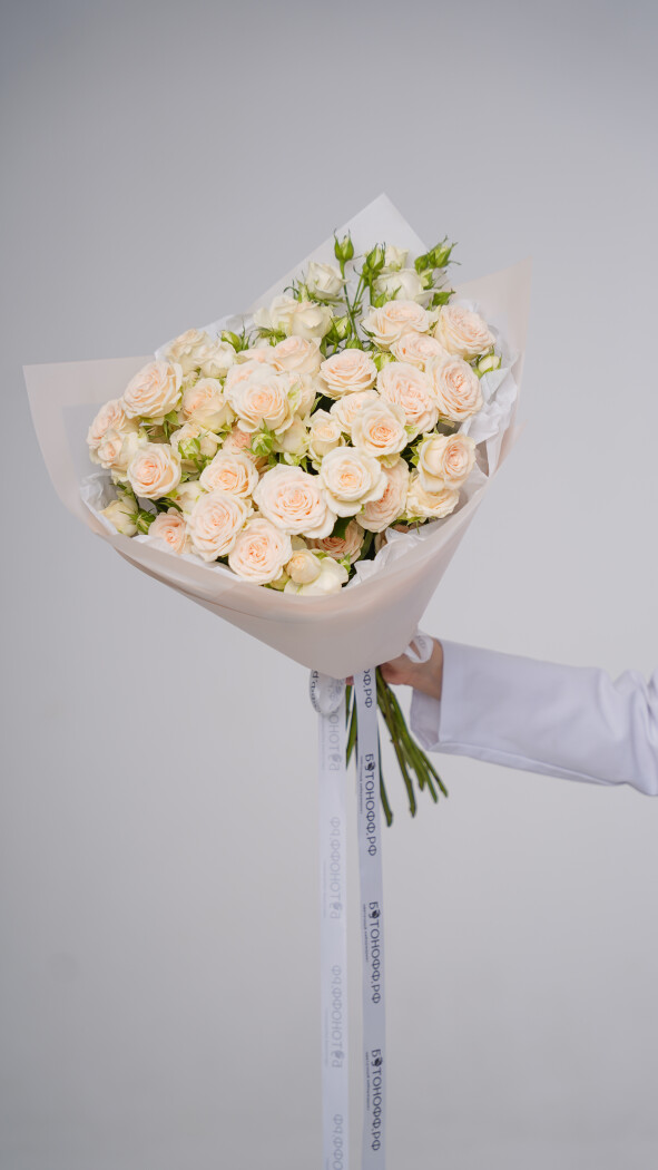 9 светло-розовых кустовых роз в оформлении №20