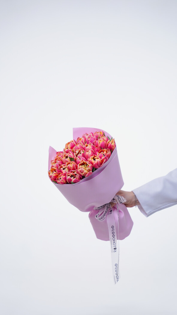 25 пионовидных тюльпанов в оформлении №359