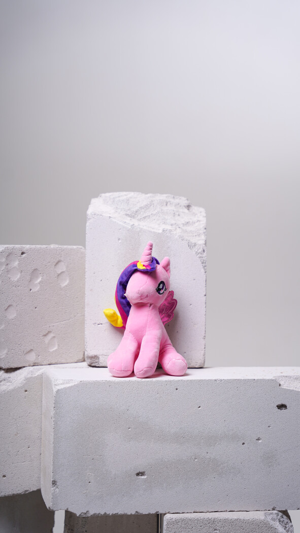 Розовый длинногривый пони (25см)