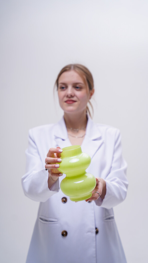 Ваза стеклянная 7x18 см (лаймовая)