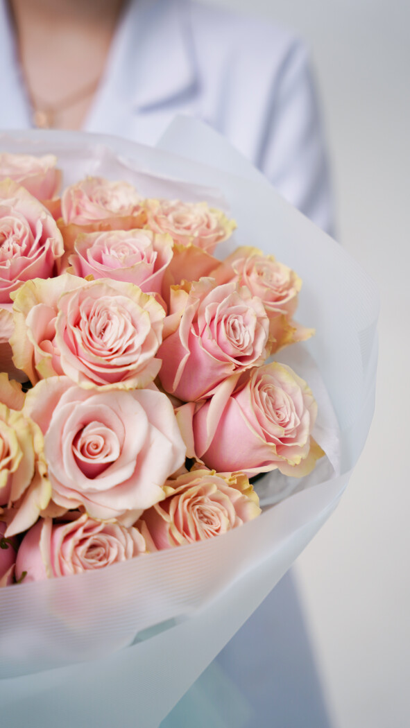 25 розовых роз в оформлении №61