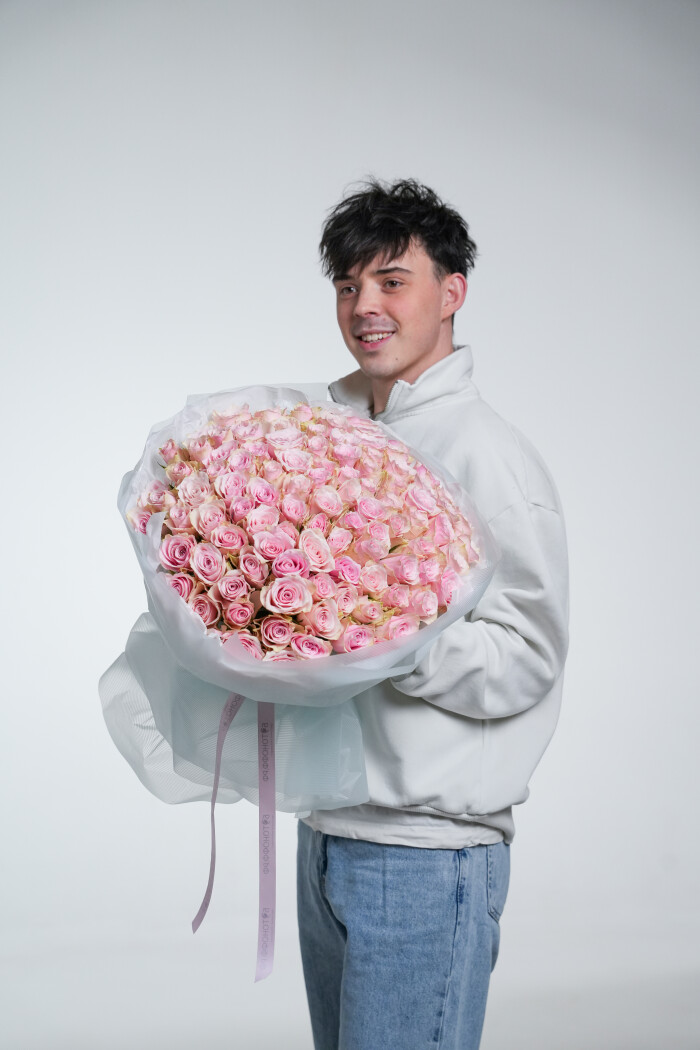 101 нежно-розовая роза в оформлении №39