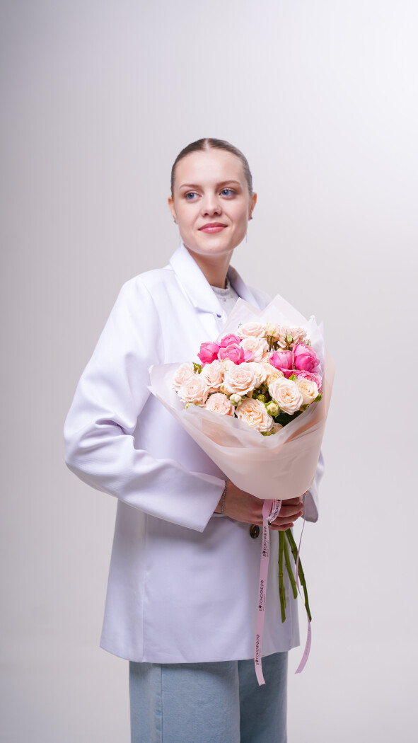 5 кустовых роз микс в оформлении №282