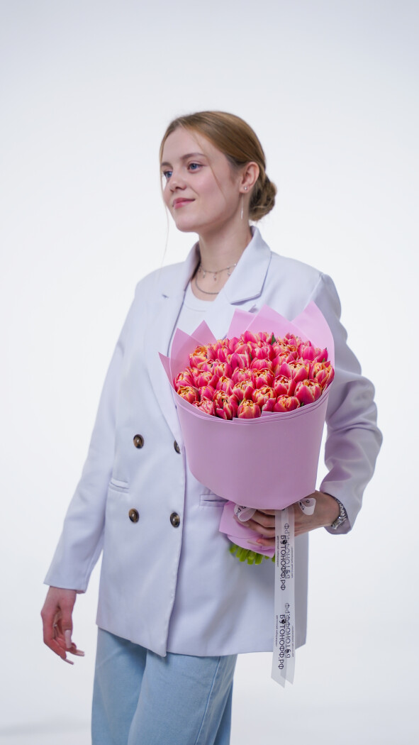 35 пионовидных тюльпанов в оформлении №360