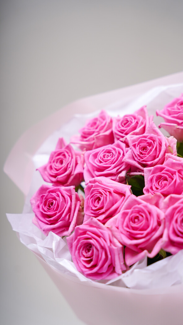 15 розовых роз в оформлении №232