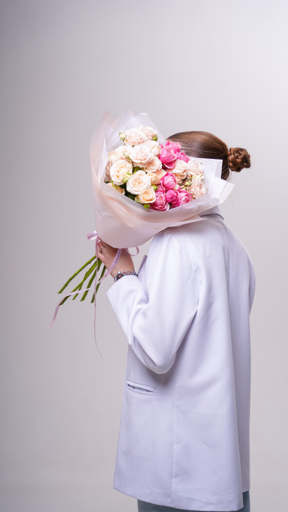 5 кустовых роз микс в оформлении №282