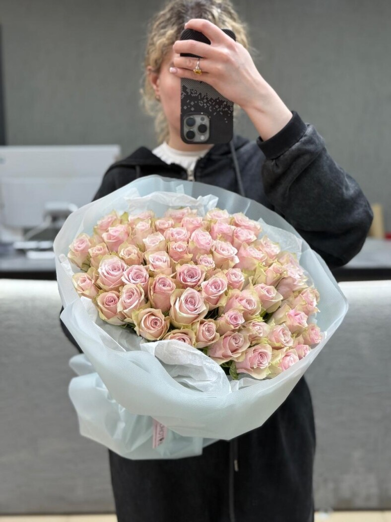 51 нежно-розовая роза в оформлении №38 