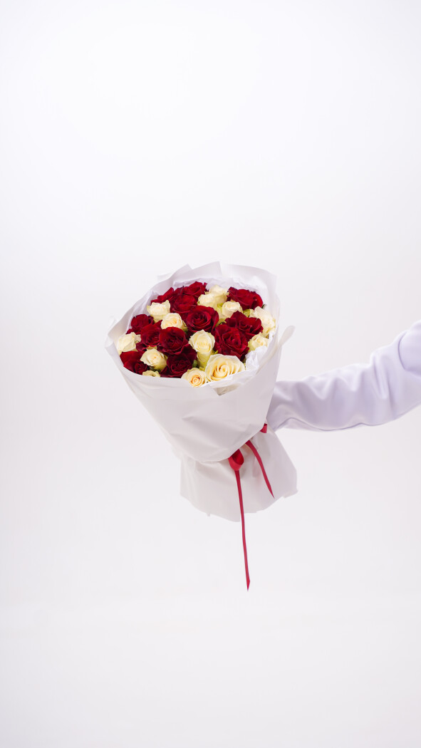 25 роз микс в оформлении №316