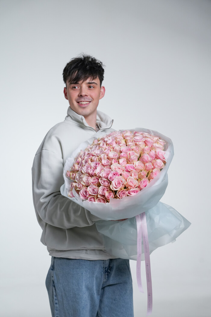 101 нежно-розовая роза в оформлении №39