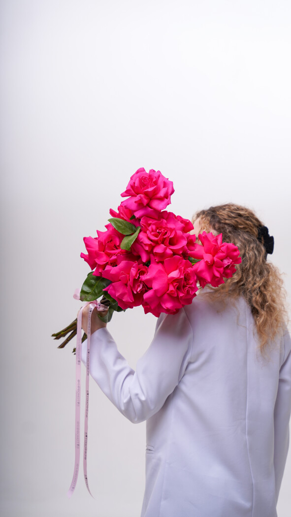 9 малиновых роз под ленту №274