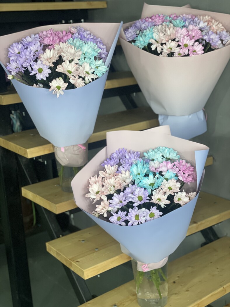 букет из 7 веток кустовых хризантем  микс