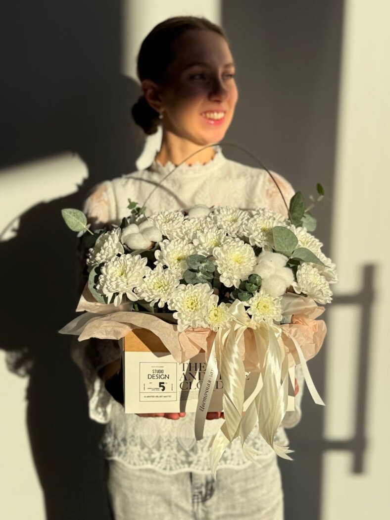 Сумочка с хризантемами, эвкалиптом, хлопком