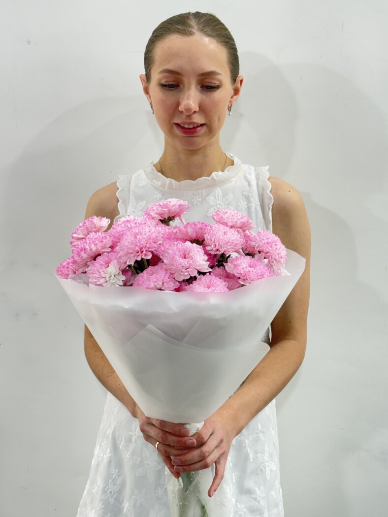 Букет из 5 веток кустовой розовой хризантемы