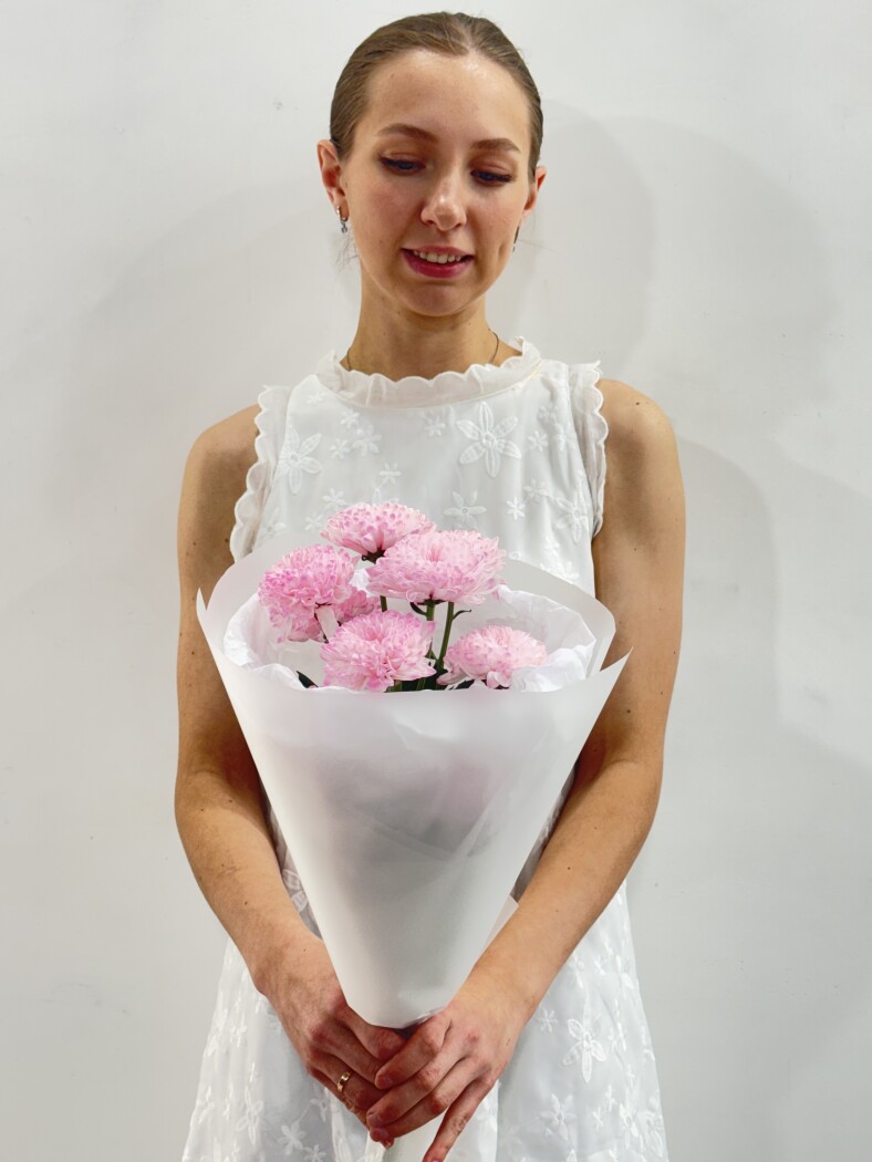 Букет из 1 ветки кустовой розовой хризантемы