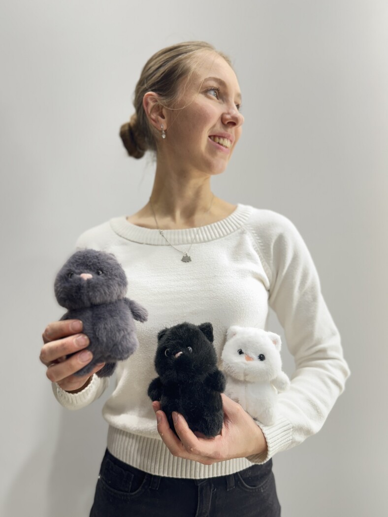 кот брелок белфй/ черный