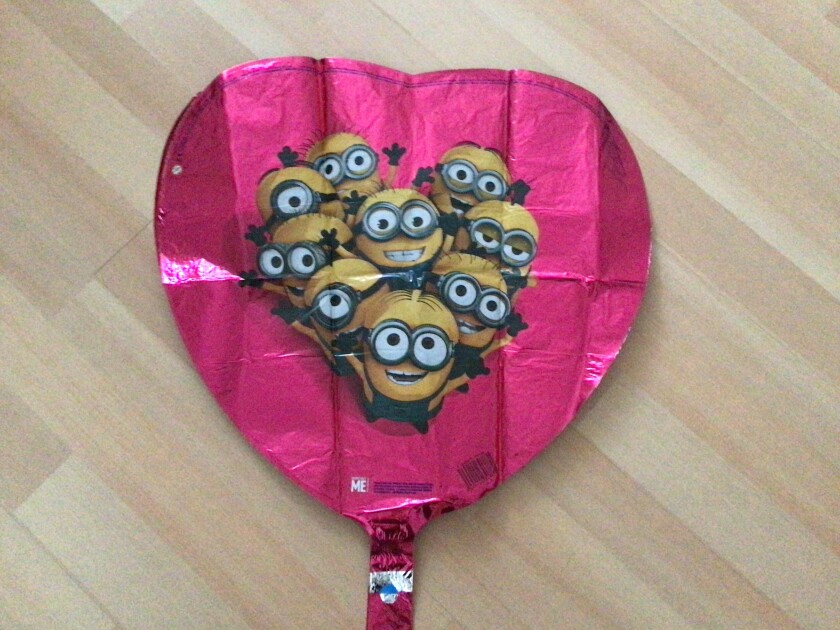Фольгированный шар сердце, миньоны